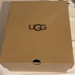 UGG REPLACEMENT BOX EXCELLENT CONDITION-13x11x5x